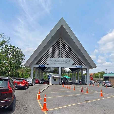 The Ring Border Hotel Ban Khlong Phruan Bagian luar foto